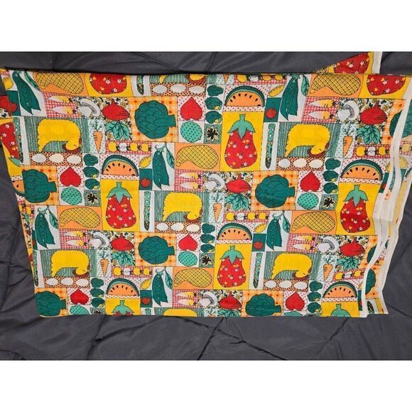 Vintage Fruit & Veggie Chickens Cotton Fabric 44" x 52" Retro Kitchen Pattern - Picture 1 of 3